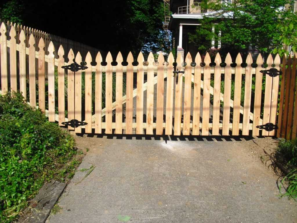 Деревянный забор для палисадника фото
